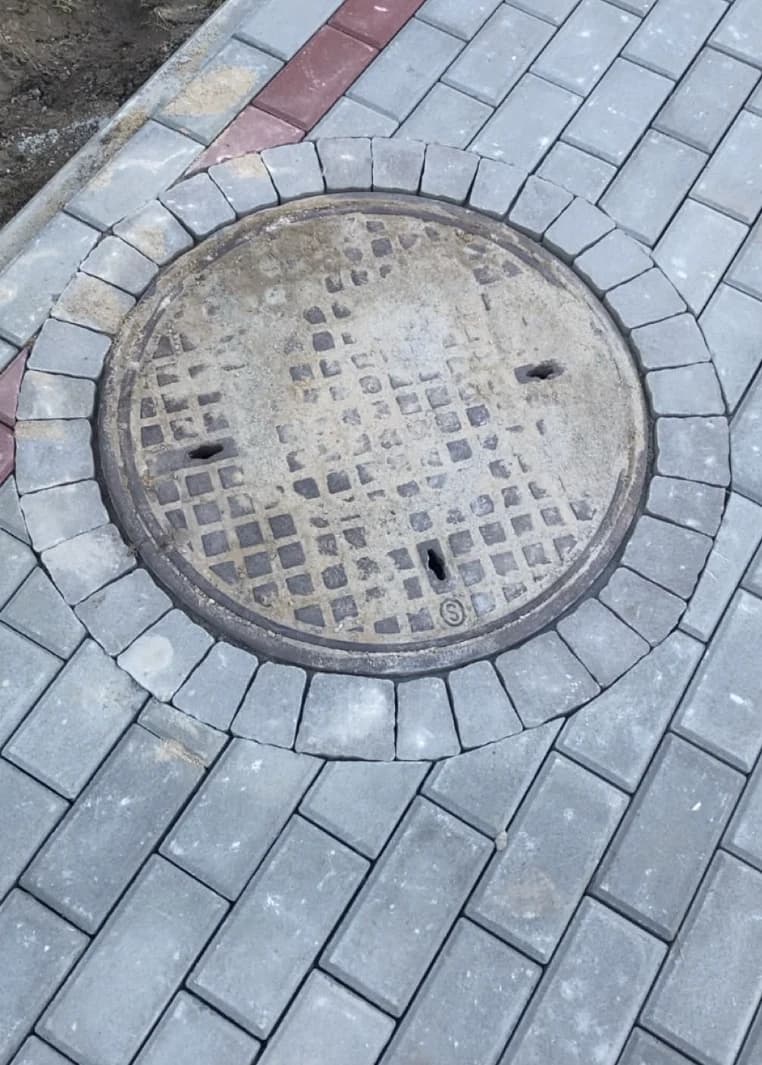 Kostka wokół studzienki